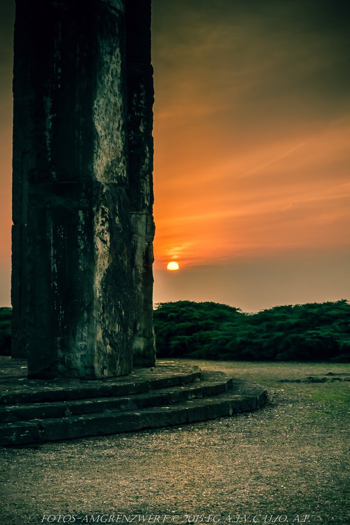 Sonnenuntergang am Kriegerdenkmal in Rheine