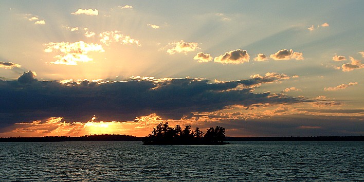 Sonnenuntergang am Lake of the Woods in Kanada