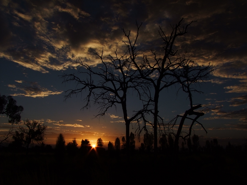 Sonnenuntergang am Lasseter Highway