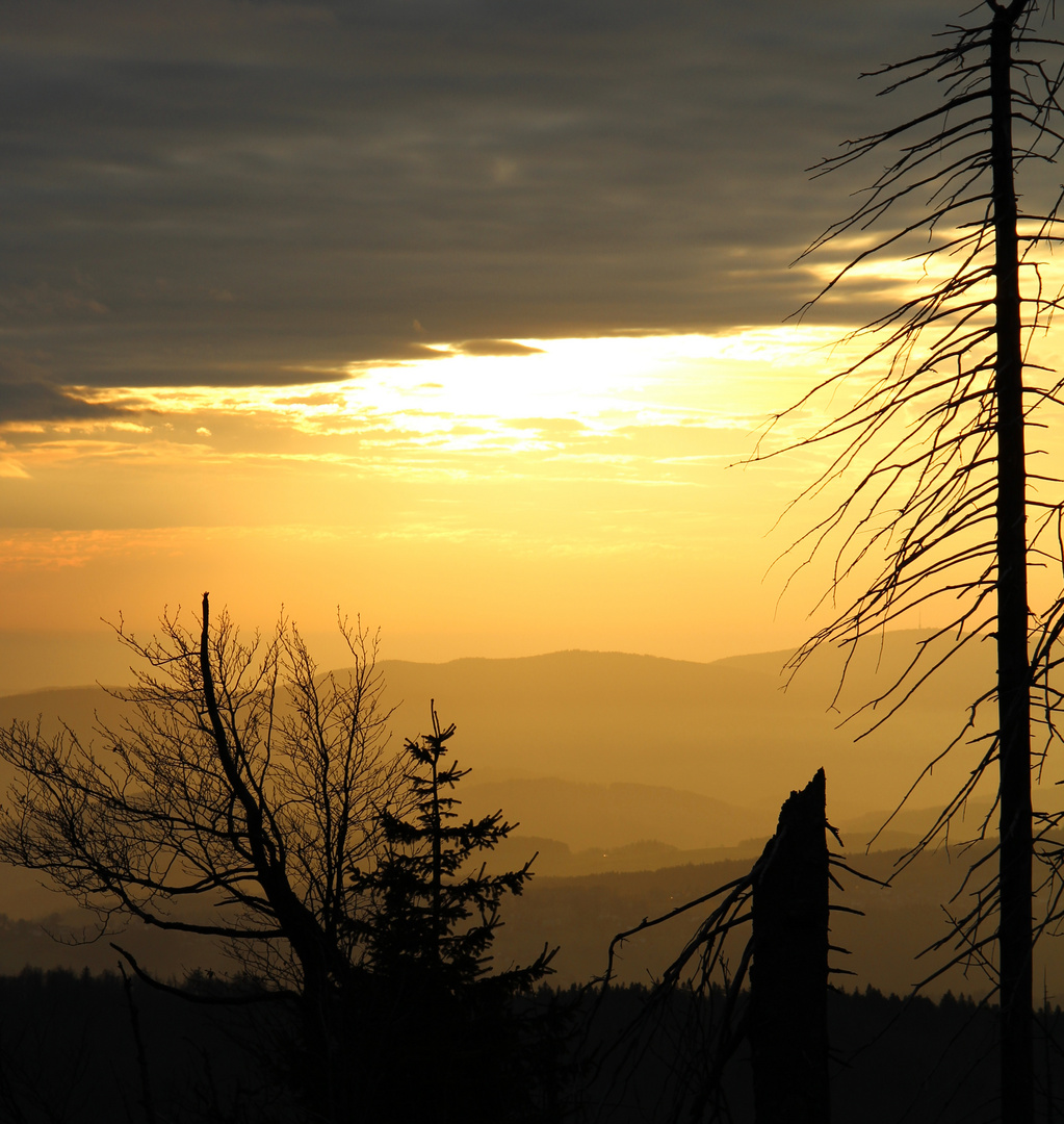 Sonnenuntergang am letzten Herbsttag