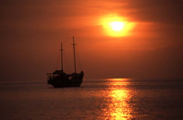 Sonnenuntergang am Lovina Beach / Bali