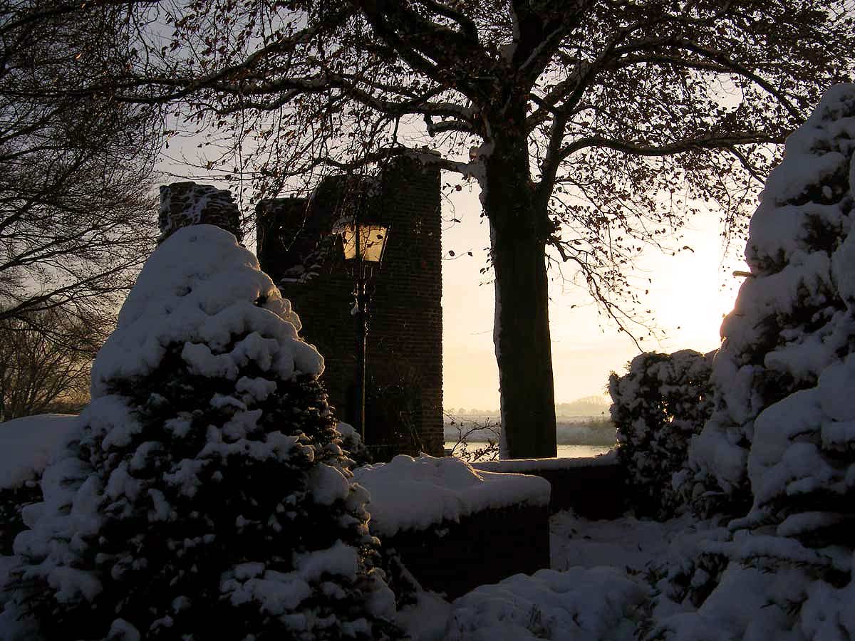 Sonnenuntergang am Maasufer bei Arcen (NL)