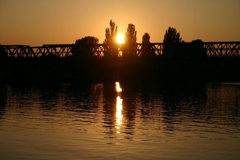 Sonnenuntergang am Mainufer