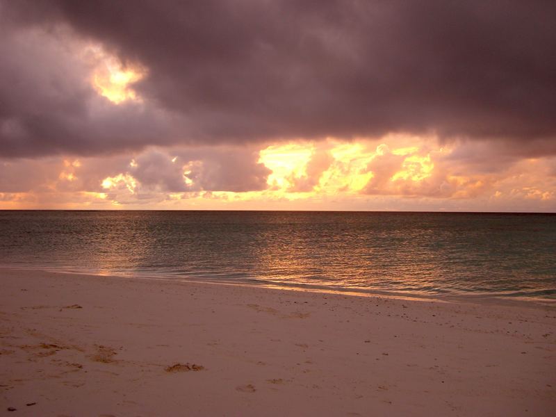 Sonnenuntergang am Malediven-Strand