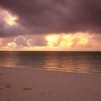 Sonnenuntergang am Malediven-Strand