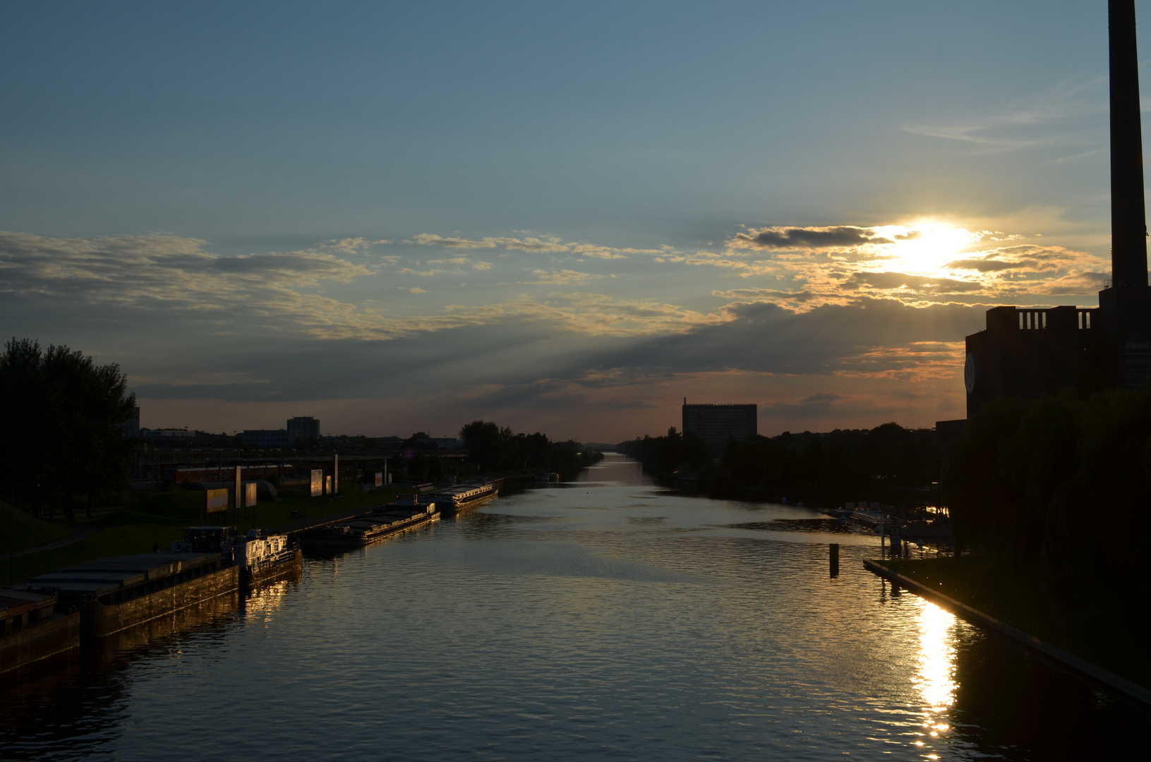 Sonnenuntergang am Mittellandkanal bei der Autostadt