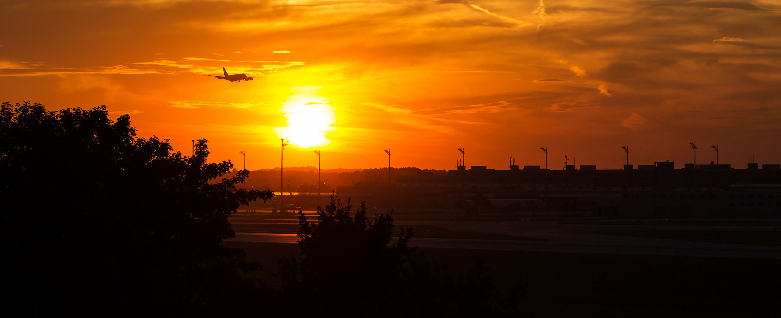 Sonnenuntergang am Münchner Flughafen