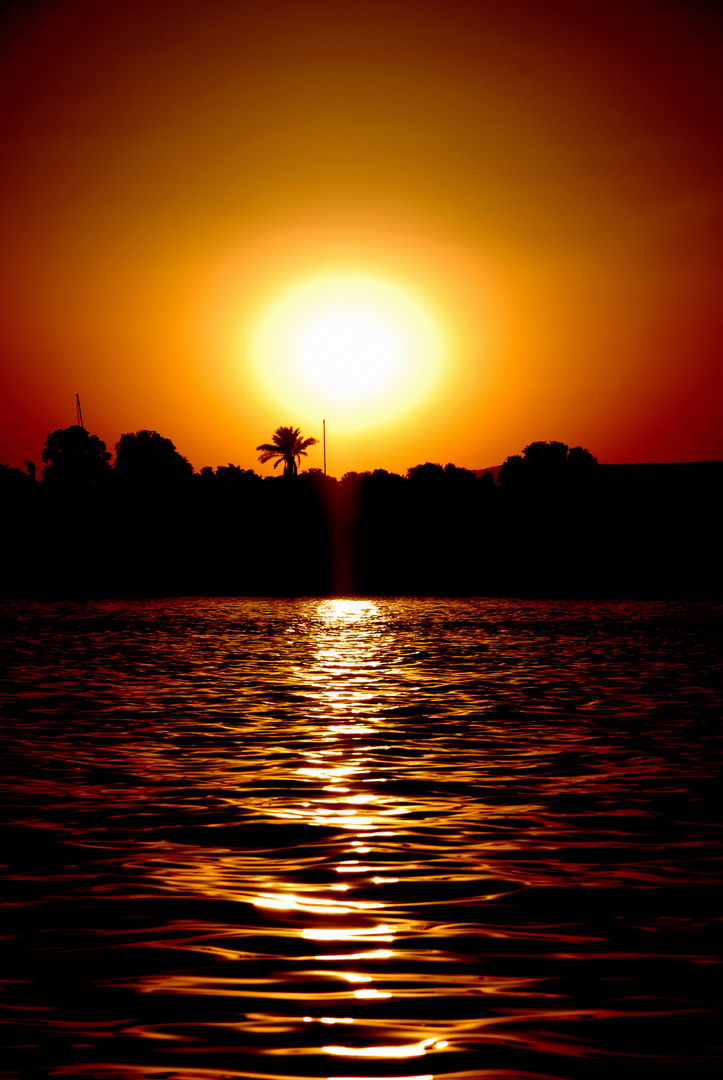 Sonnenuntergang Am Nil Agypten Foto Bild Sonnenuntergange Himmel Universum Natur Bilder Auf Fotocommunity