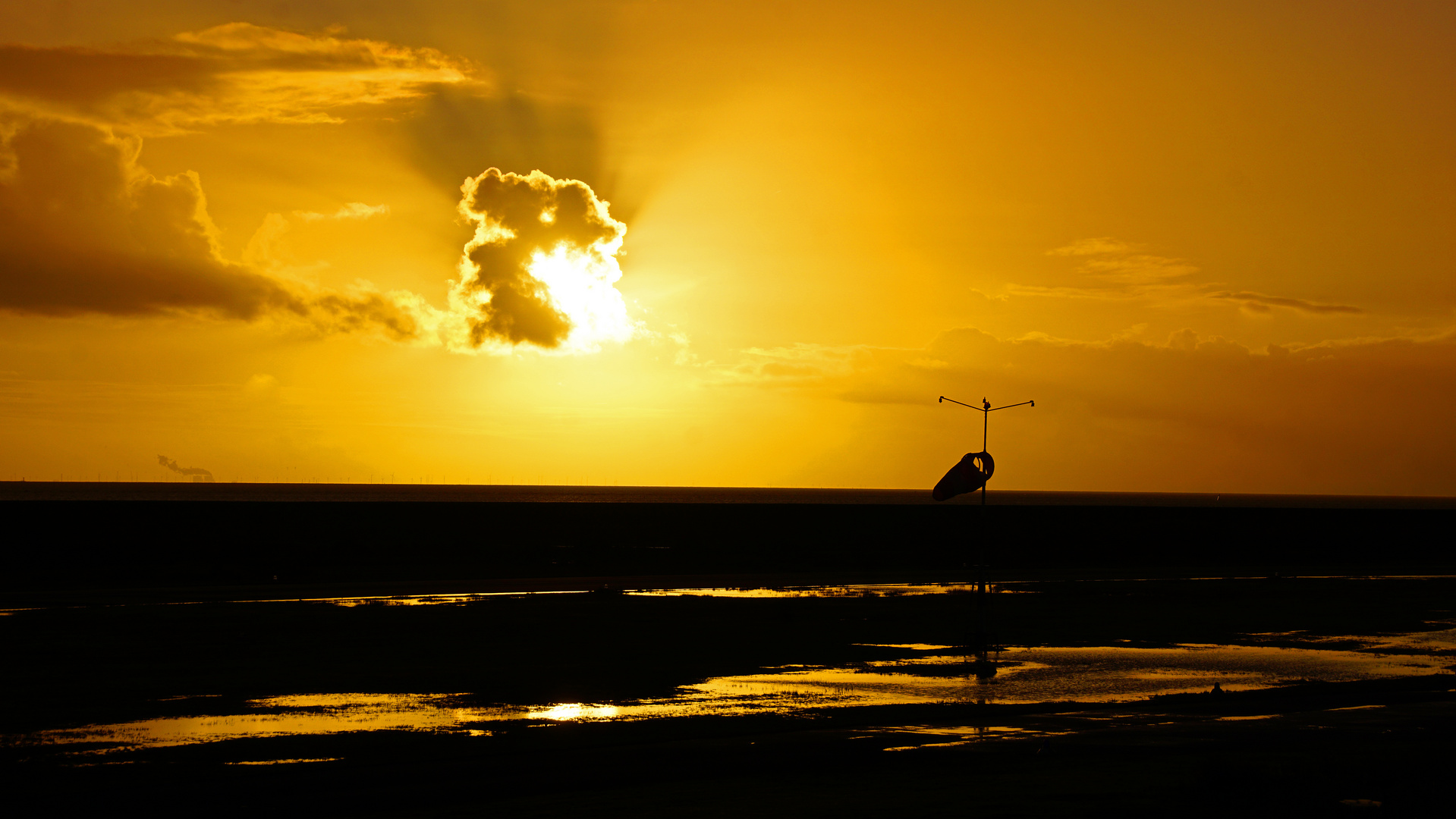 Sonnenuntergang am Norderneyer Flugplatz