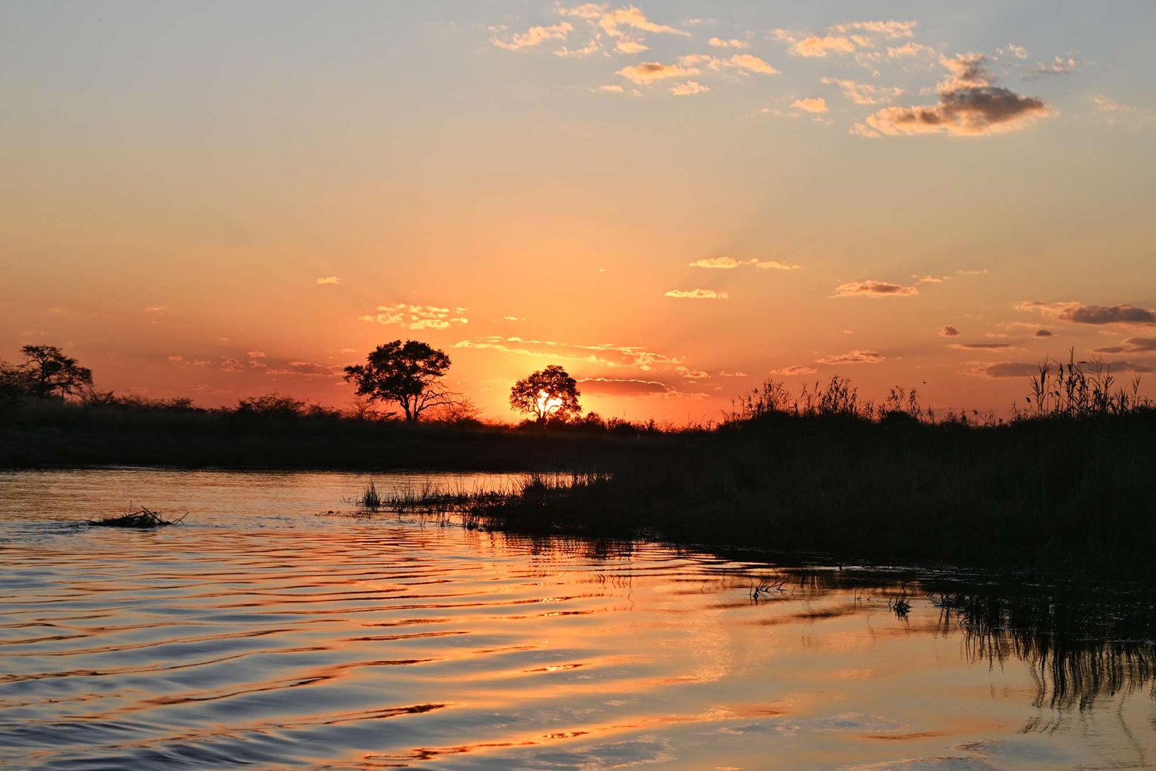 Sonnenuntergang am Okavango