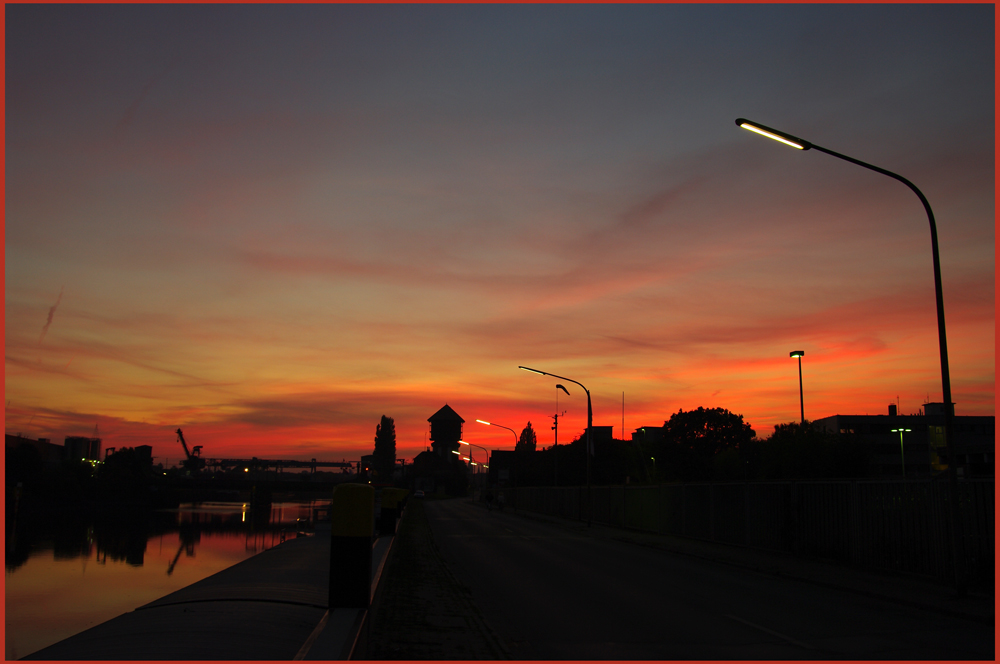 Sonnenuntergang am Oldenburger Hafen