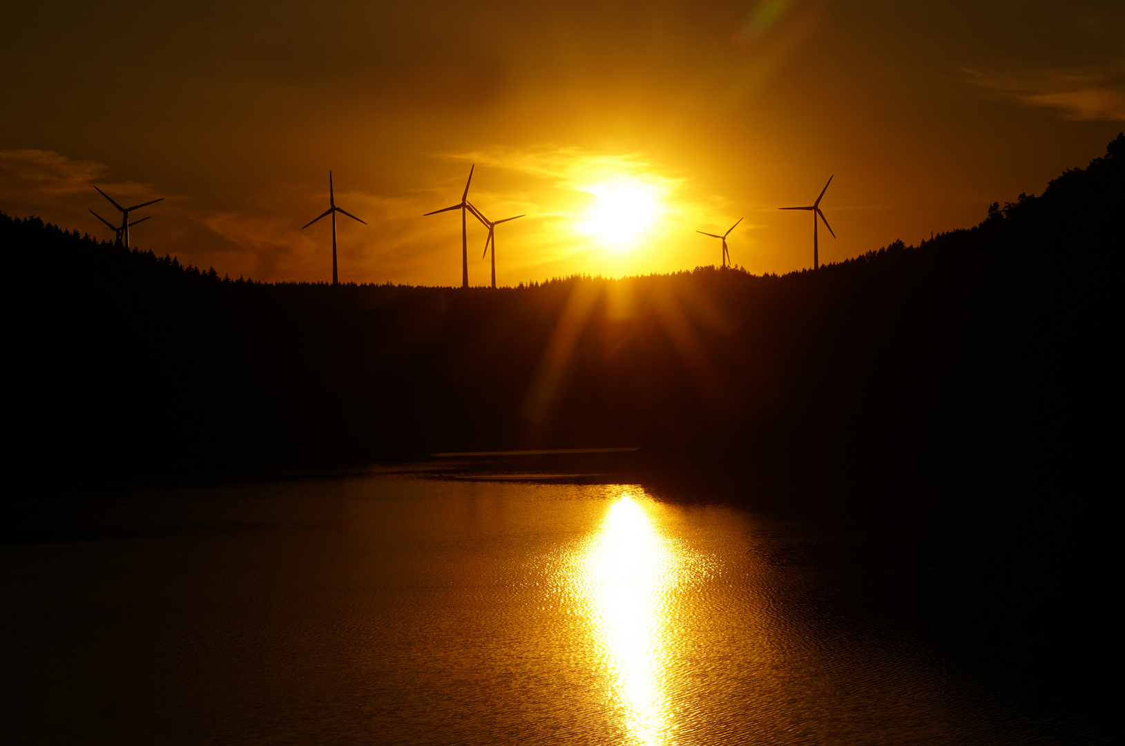 Sonnenuntergang am Olef-Stausee