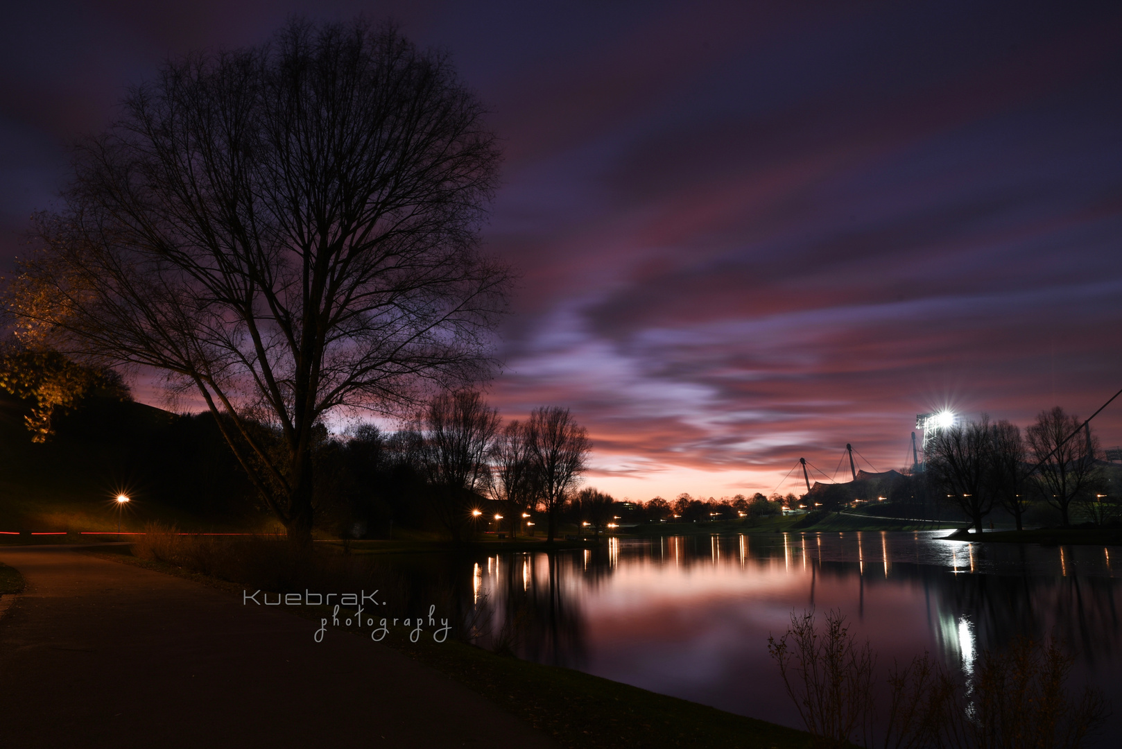 Sonnenuntergang am Olympiapark München