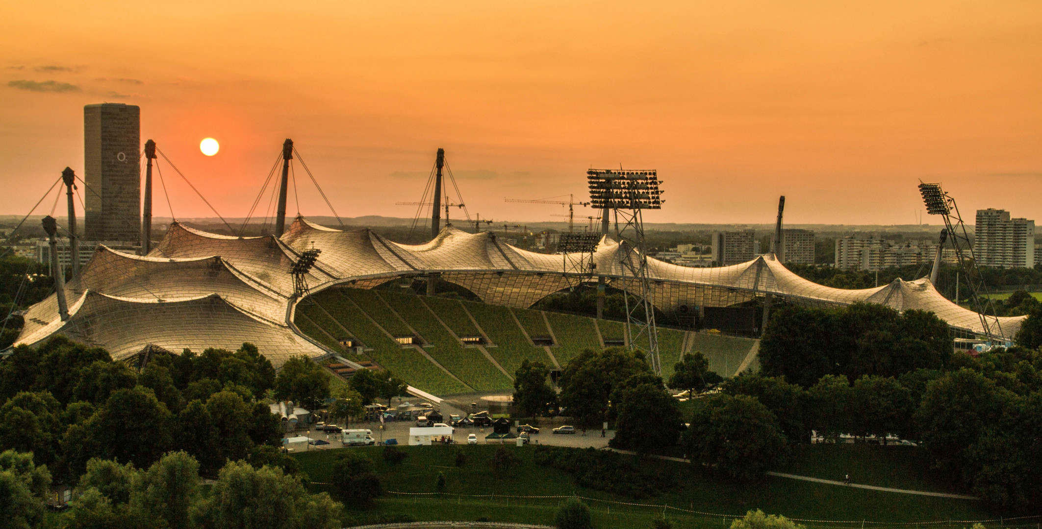 Sonnenuntergang am Olympiastadion