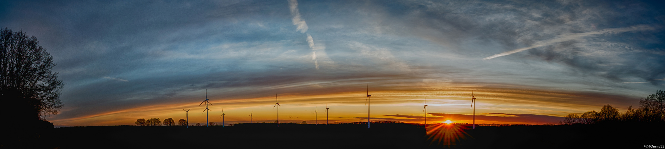 Sonnenuntergang am Ostersonntag