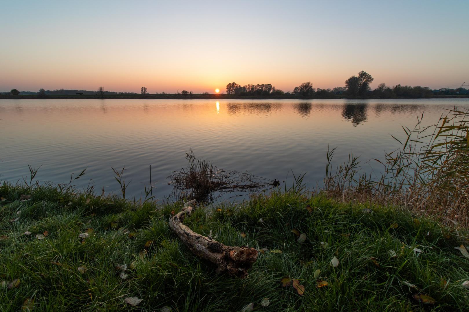 Sonnenuntergang am Ostesee in Neuhaus/Oste