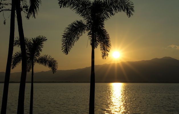 ...Sonnenuntergang am Phayao See...