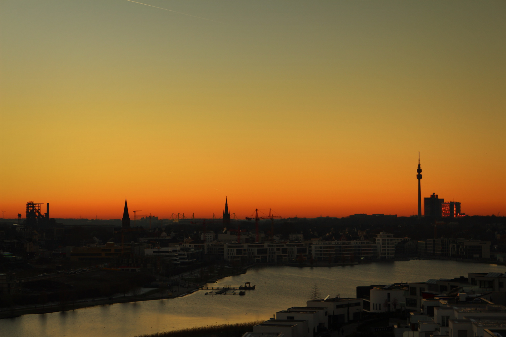 Sonnenuntergang am phönixsee in Dortmund 