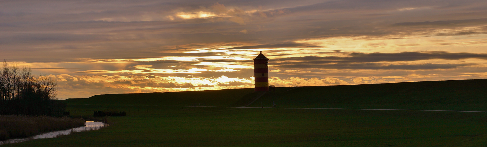 Sonnenuntergang am Pilsumer Leuchtturm