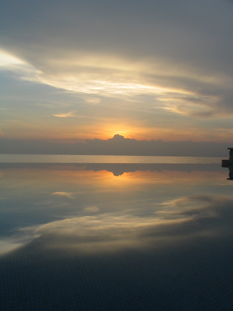 Sonnenuntergang am Pool