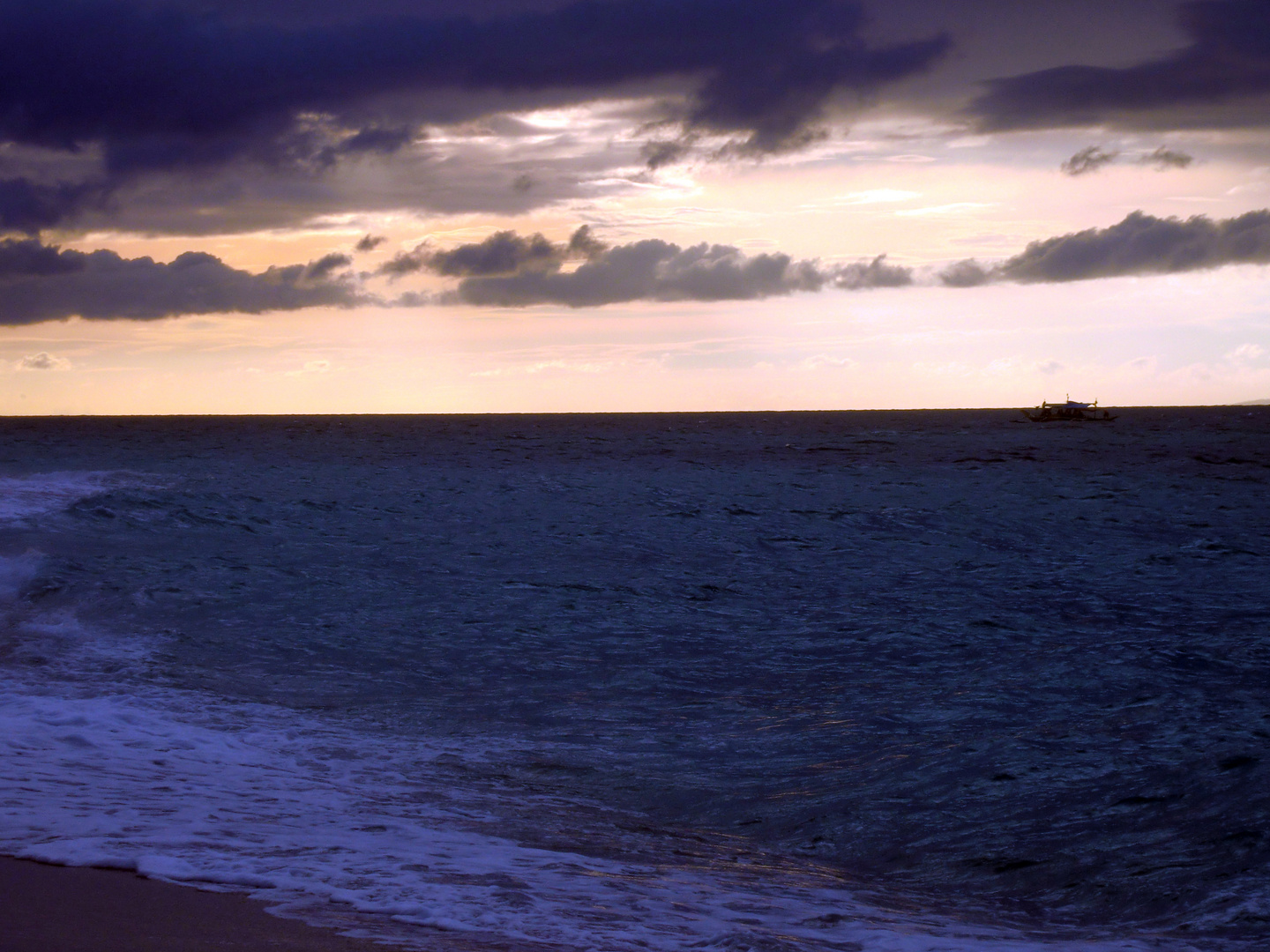 Sonnenuntergang am Puka Beach