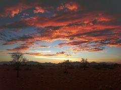 Sonnenuntergang am Rande der Namib