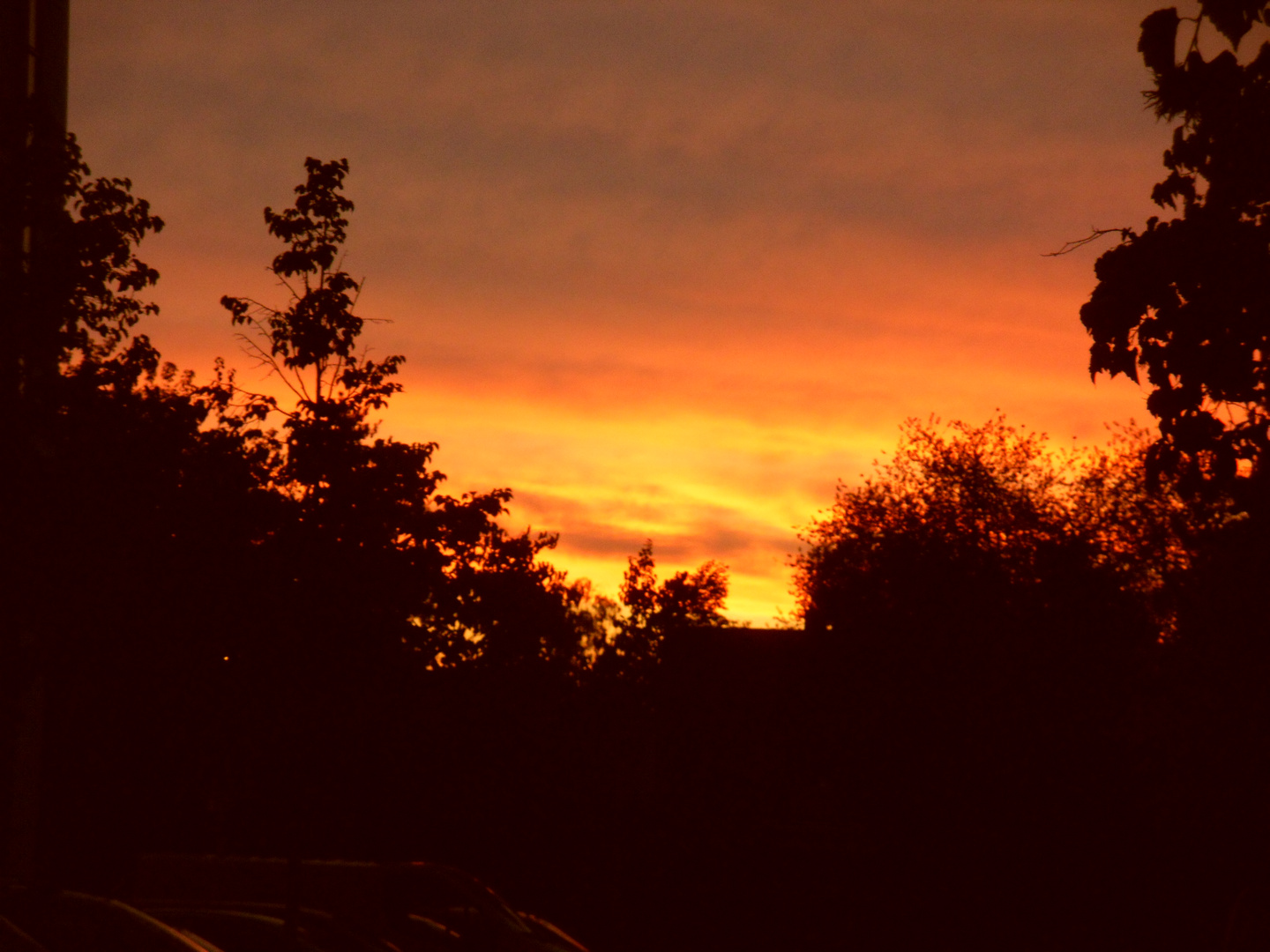 Sonnenuntergang am Rande der Stadt