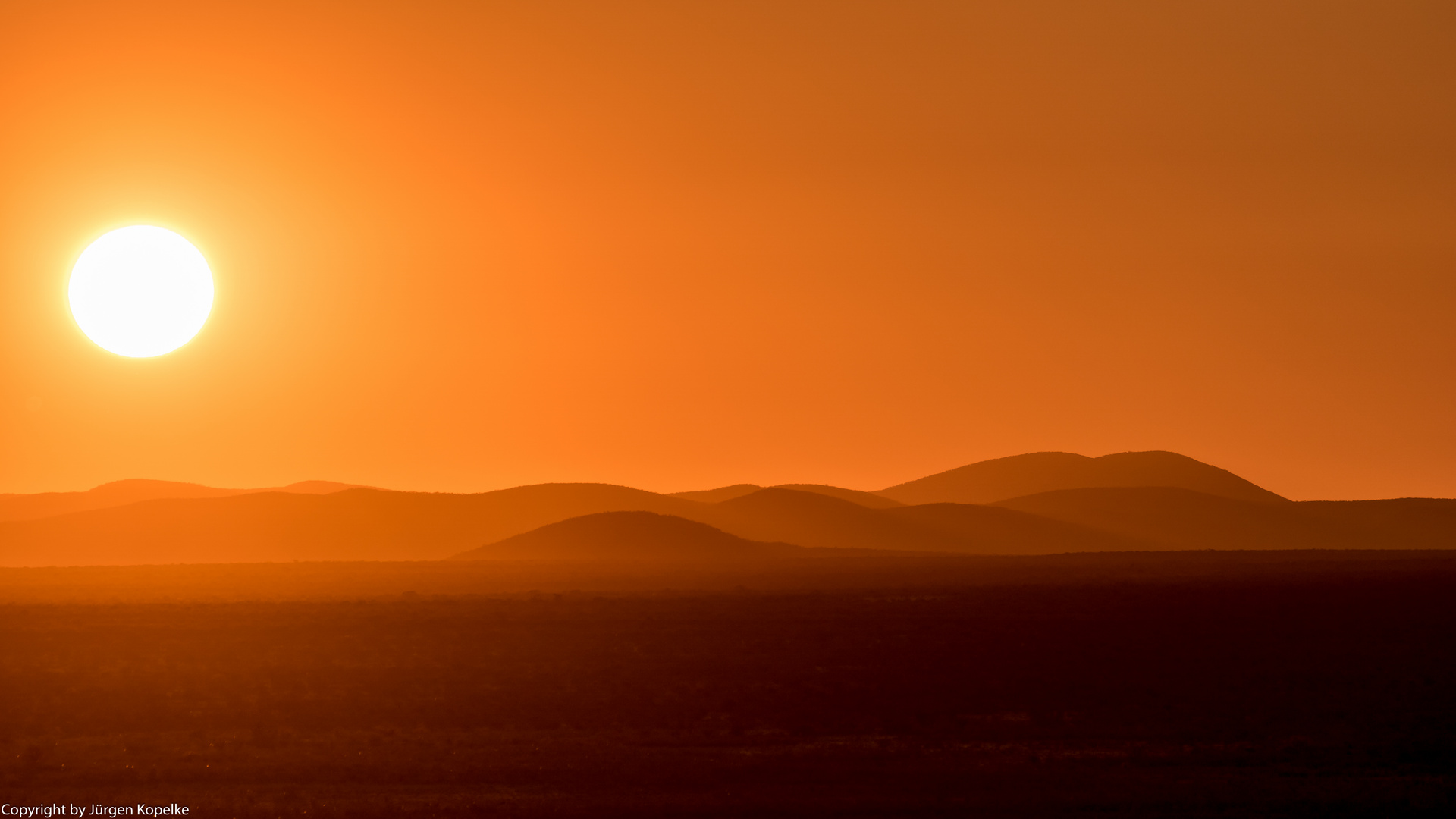 Sonnenuntergang am Rande des Dolomite Wasserloch's