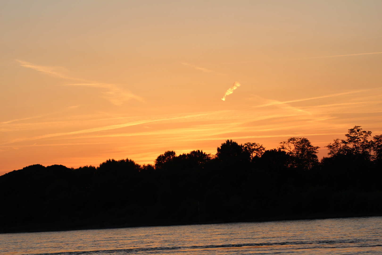 Sonnenuntergang am Rhein (2)