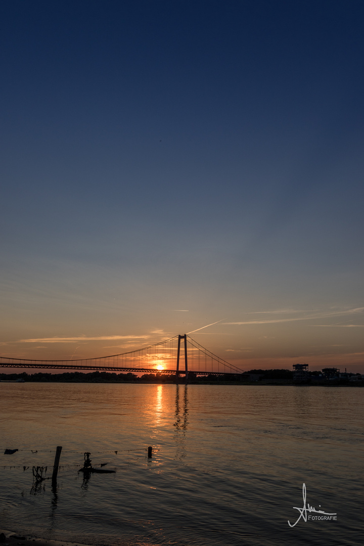 Sonnenuntergang am Rhein (2)