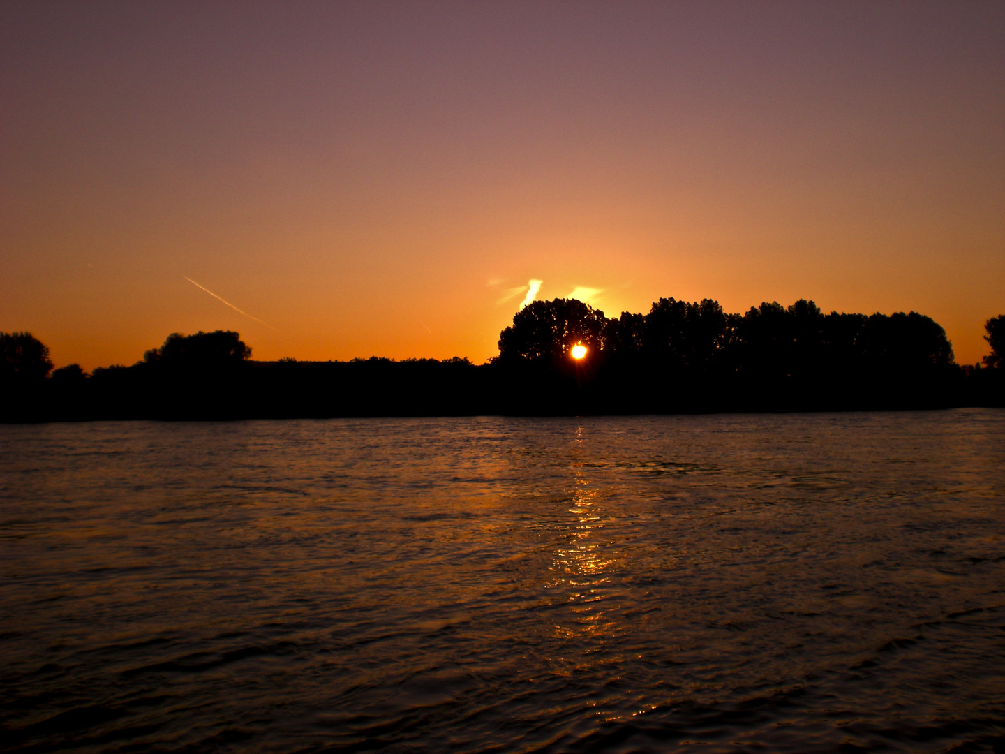 * Sonnenuntergang am Rhein *