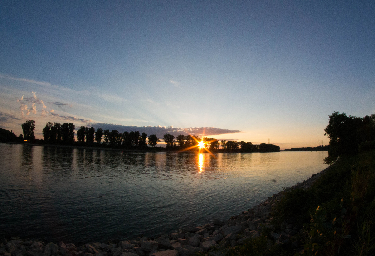 Sonnenuntergang am Rhein