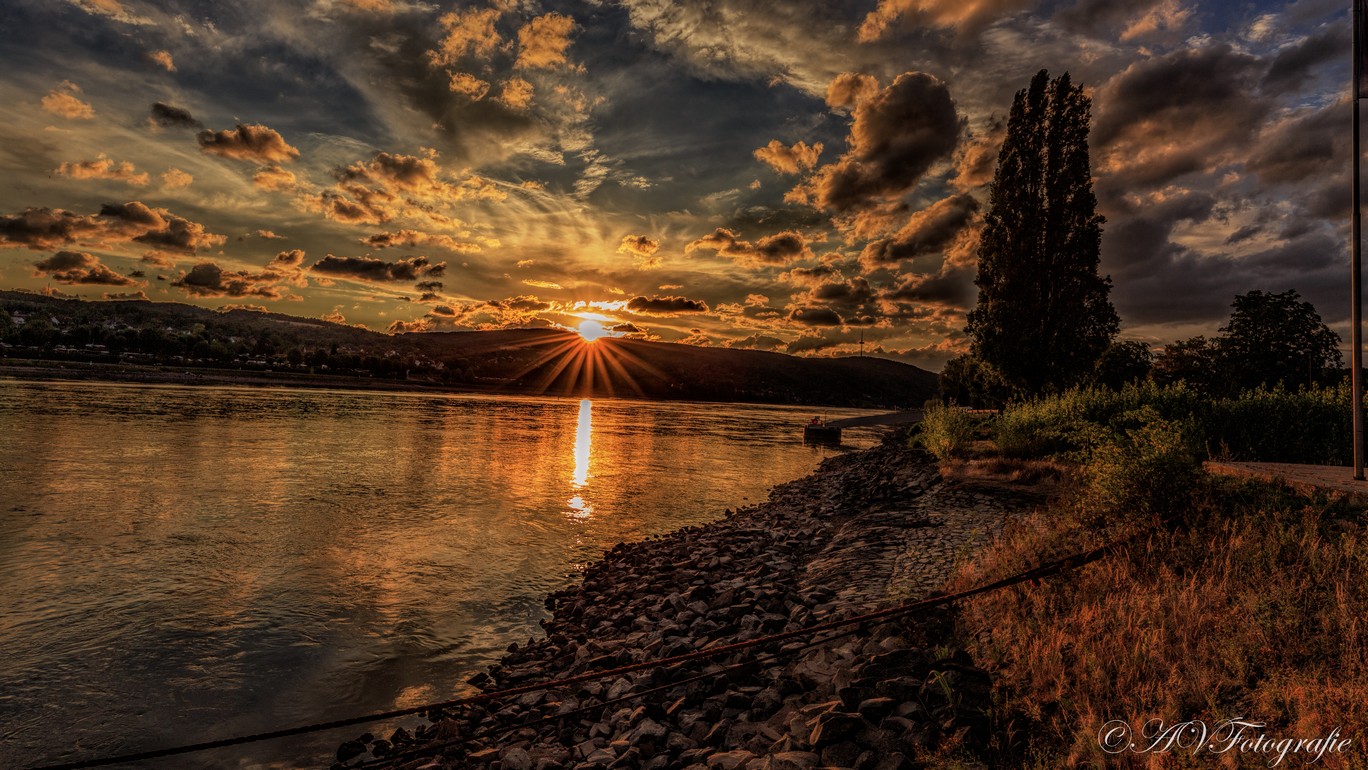 Sonnenuntergang am Rhein 3