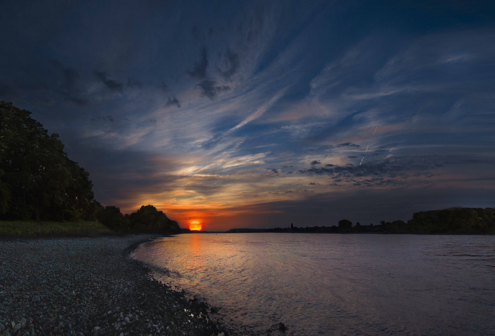 Sonnenuntergang am Rhein