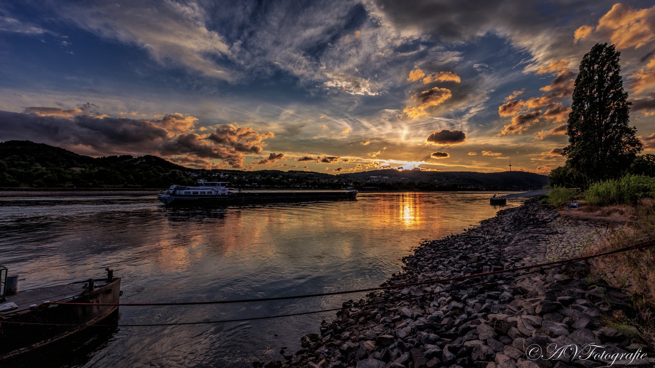 Sonnenuntergang am Rhein 4