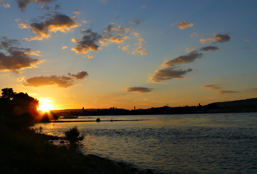 Sonnenuntergang am Rhein