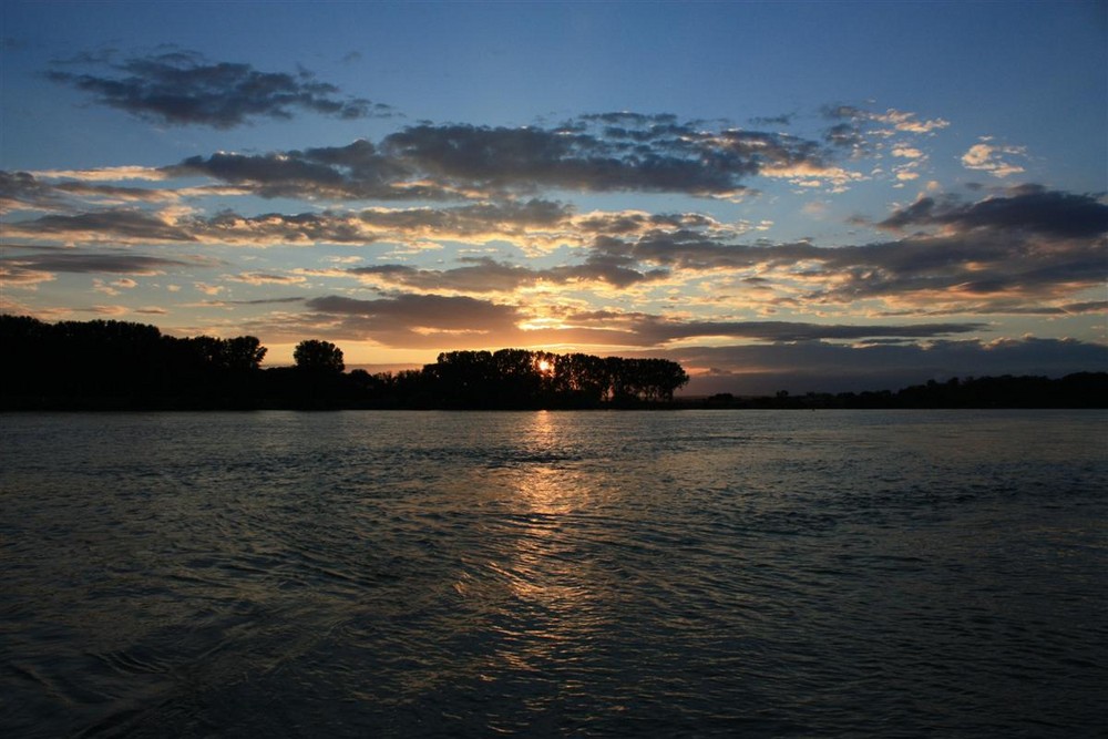 Sonnenuntergang am Rhein