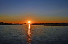 Sonnenuntergang am Rhein .....