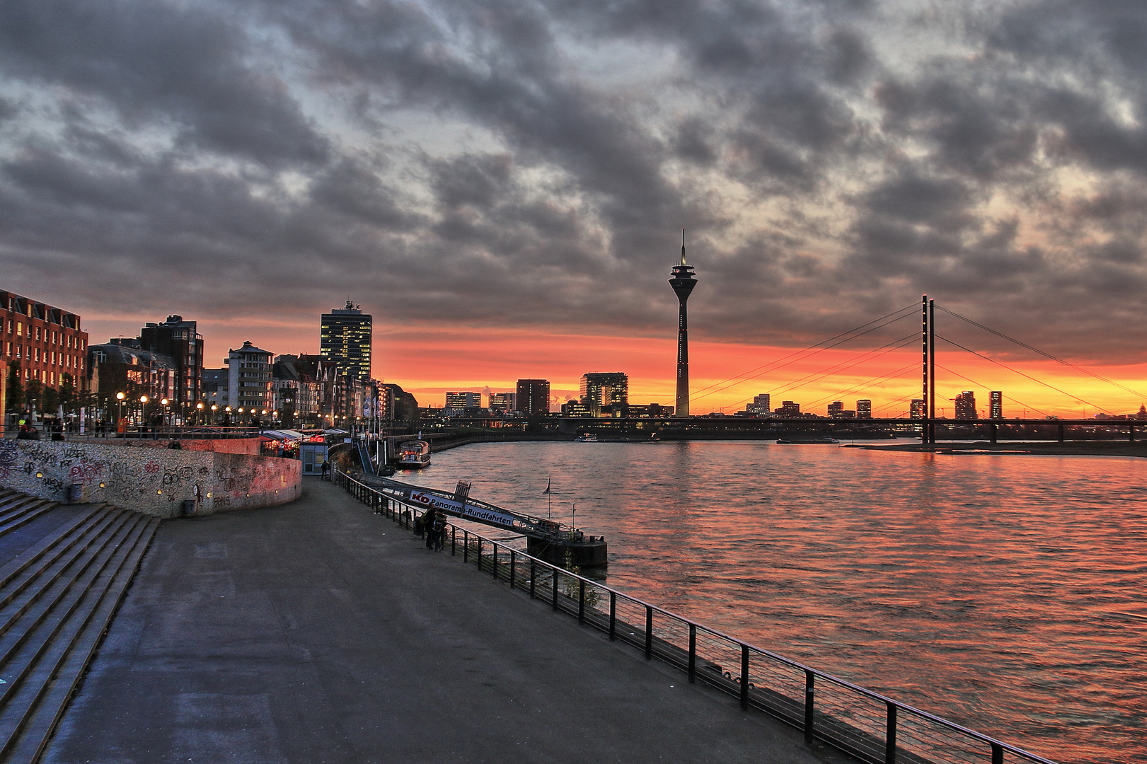 ... Sonnenuntergang am Rhein ...