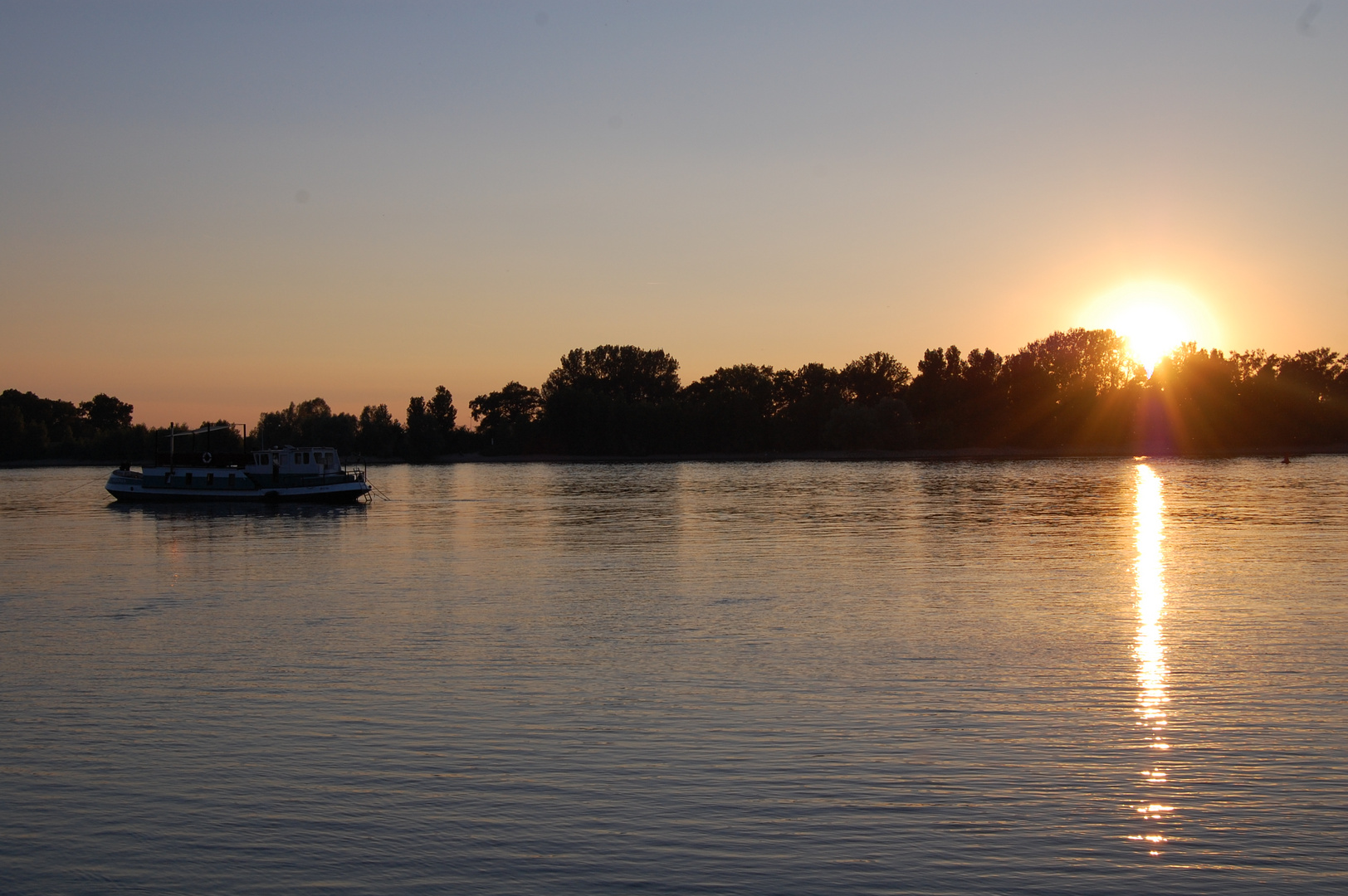 Sonnenuntergang am Rhein