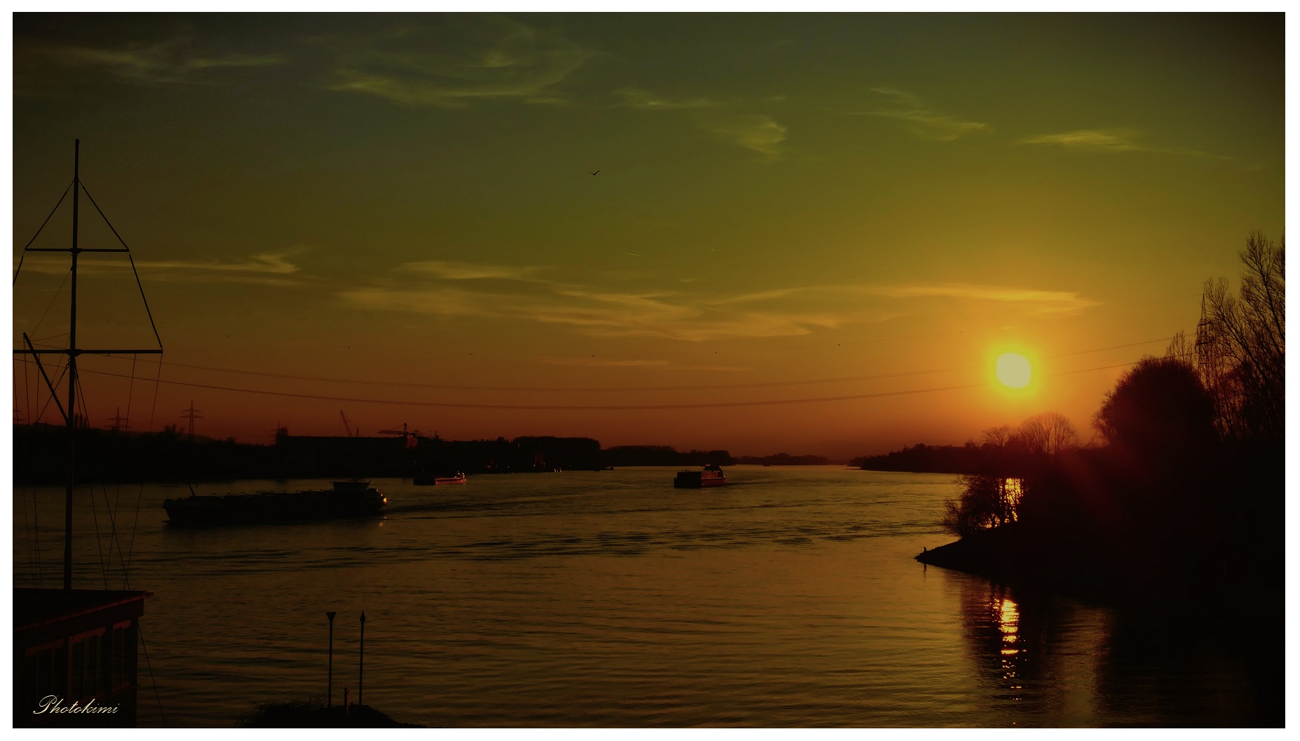 Sonnenuntergang am Rhein 