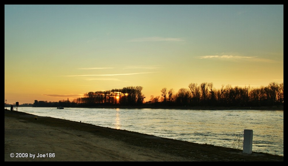 Sonnenuntergang am Rhein