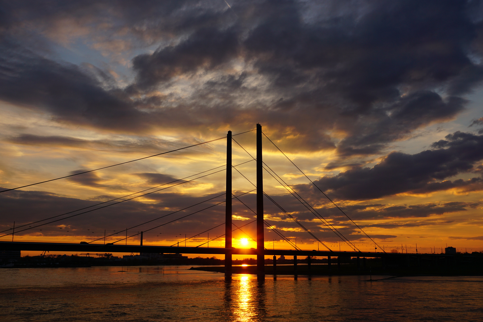 Sonnenuntergang am Rhein