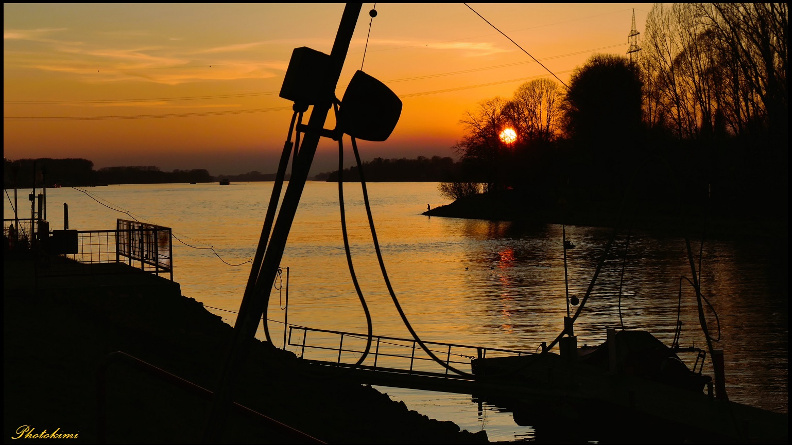 Sonnenuntergang am Rhein