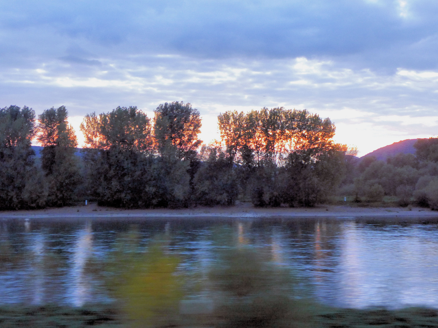 Sonnenuntergang am Rhein