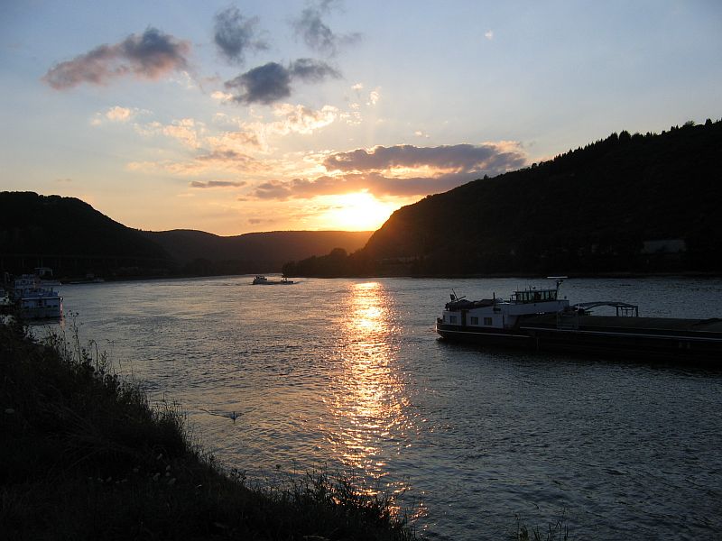Sonnenuntergang am Rhein bei Andernach