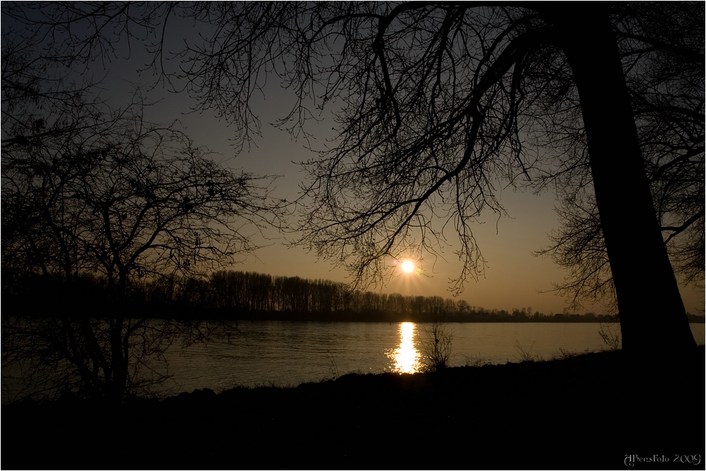 Sonnenuntergang am Rhein bei Biebesheim