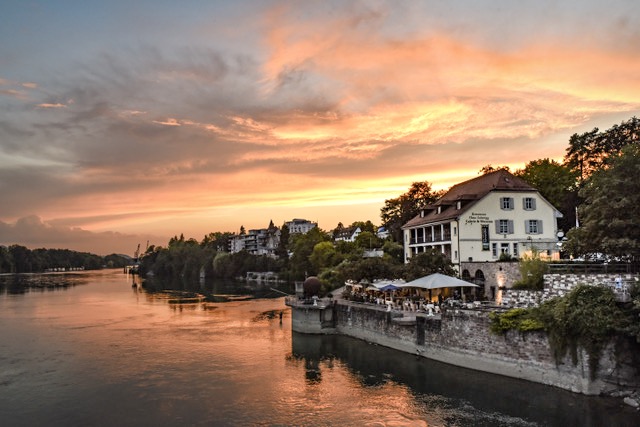 Sonnenuntergang am Rhein 