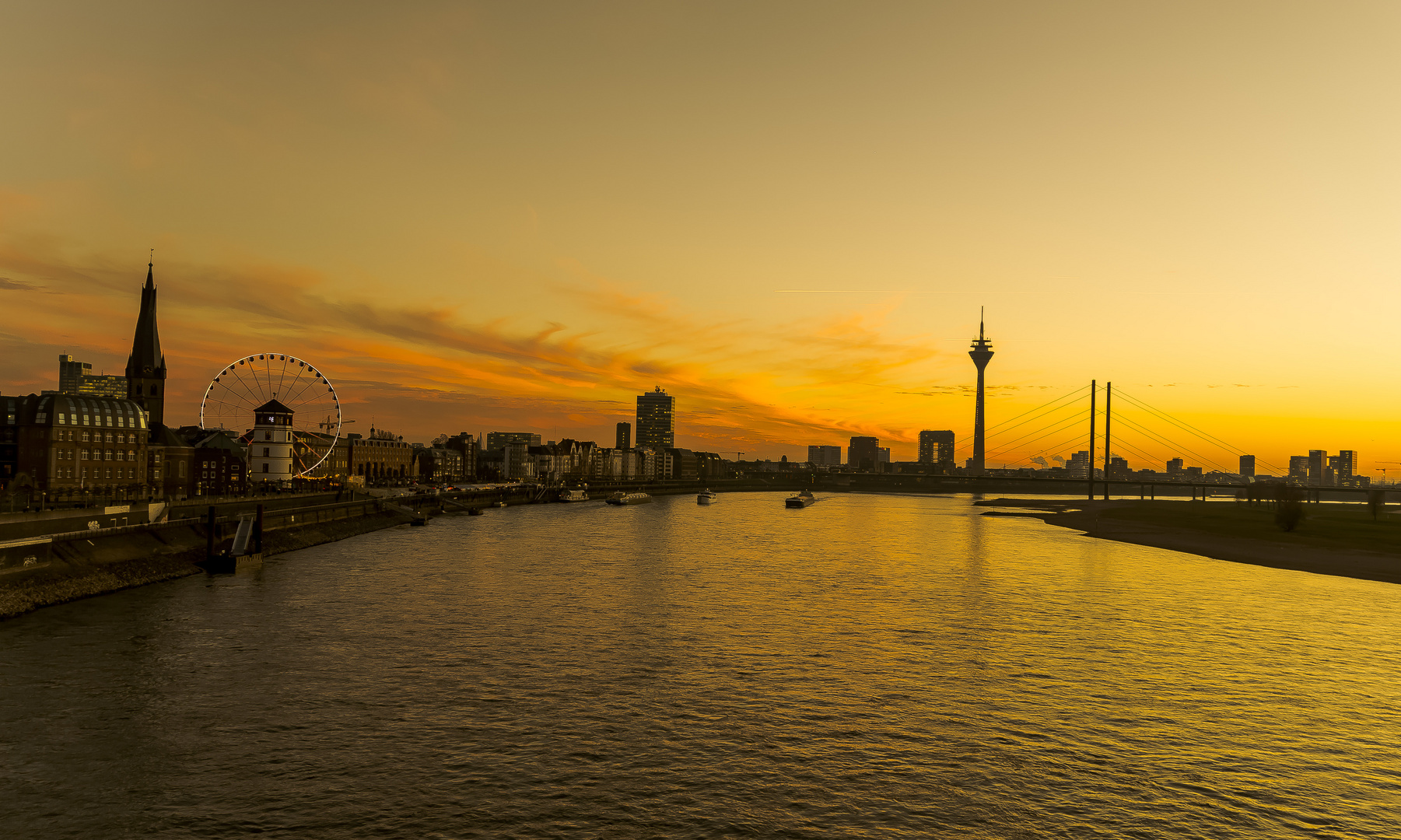 Sonnenuntergang am Rhein