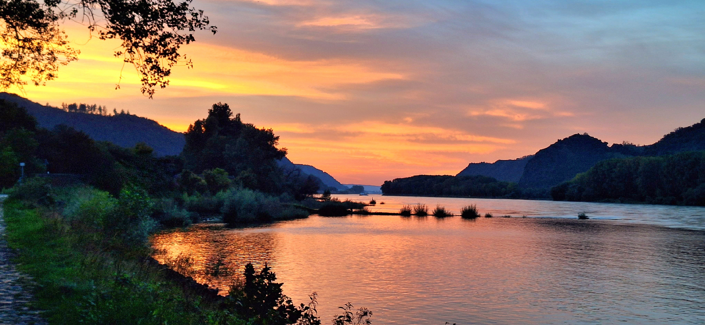 Sonnenuntergang am Rhein 